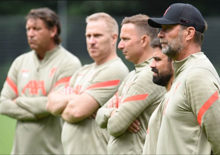 Thomas Grønnemark med Liverpools trænerstab